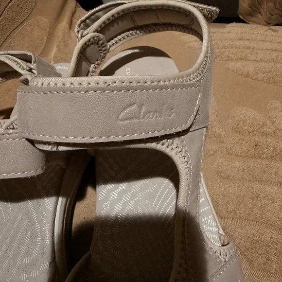 Clarks Women's Sandals - Cream - Picture 14 of 16